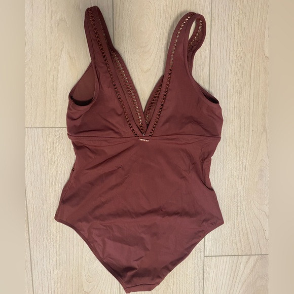 Elegant One-Piece Swimsuit - Picture 2 of 5